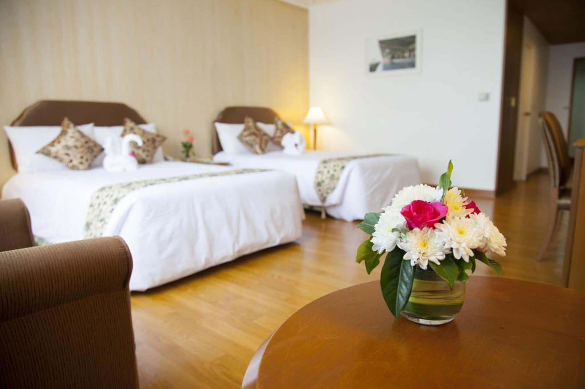 Thumrin Thana Hotel
