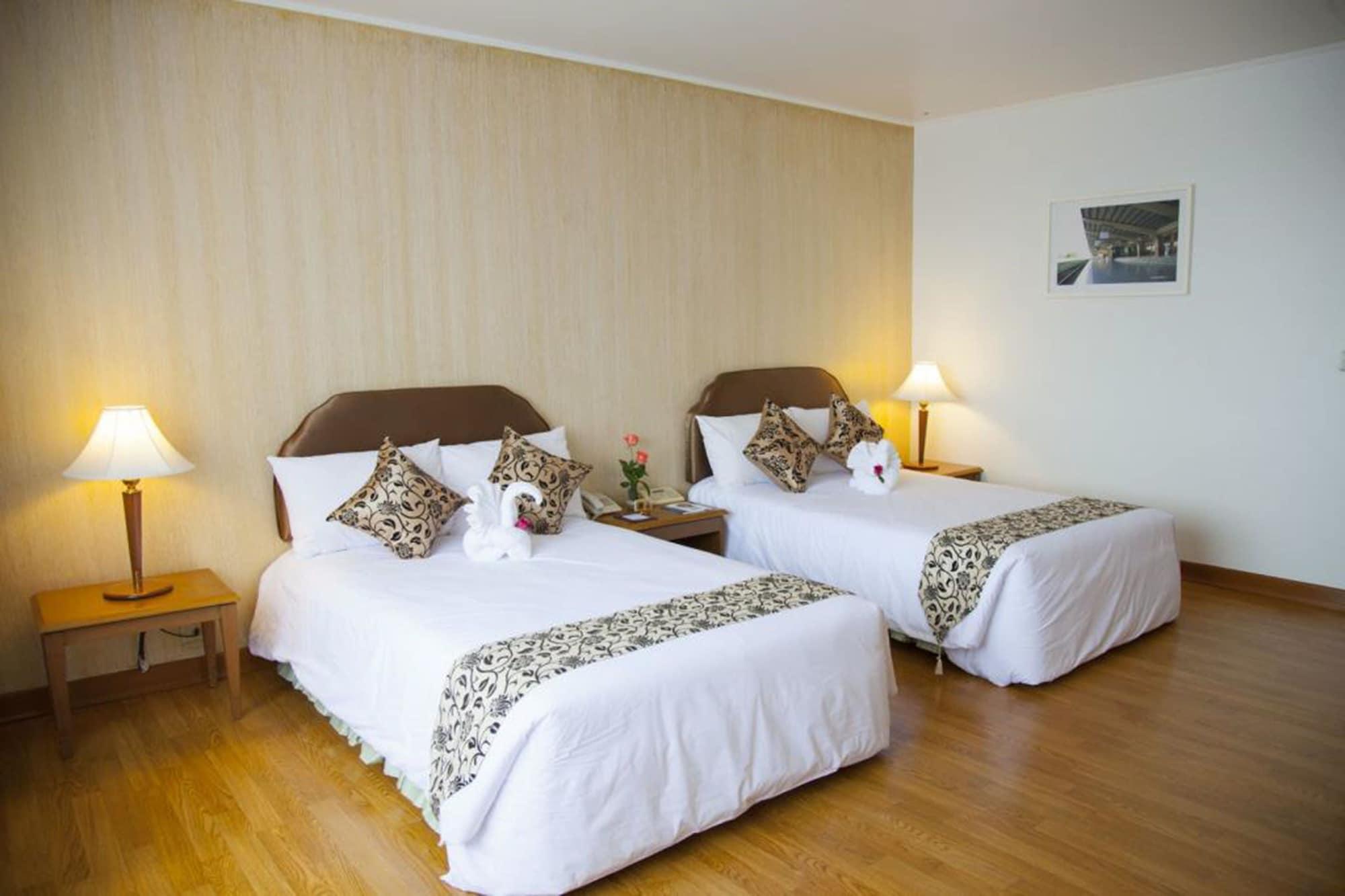 Thumrin Thana Hotel