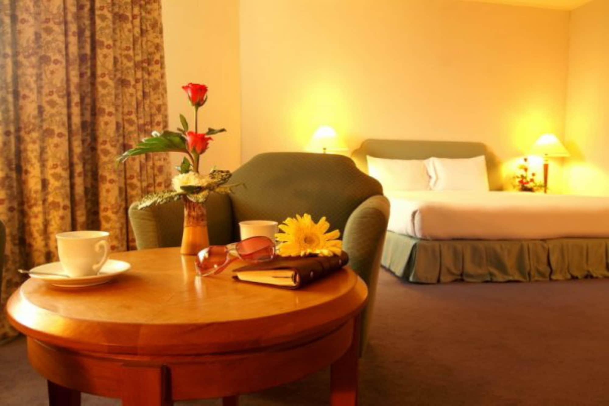 Thumrin Thana Hotel 4*