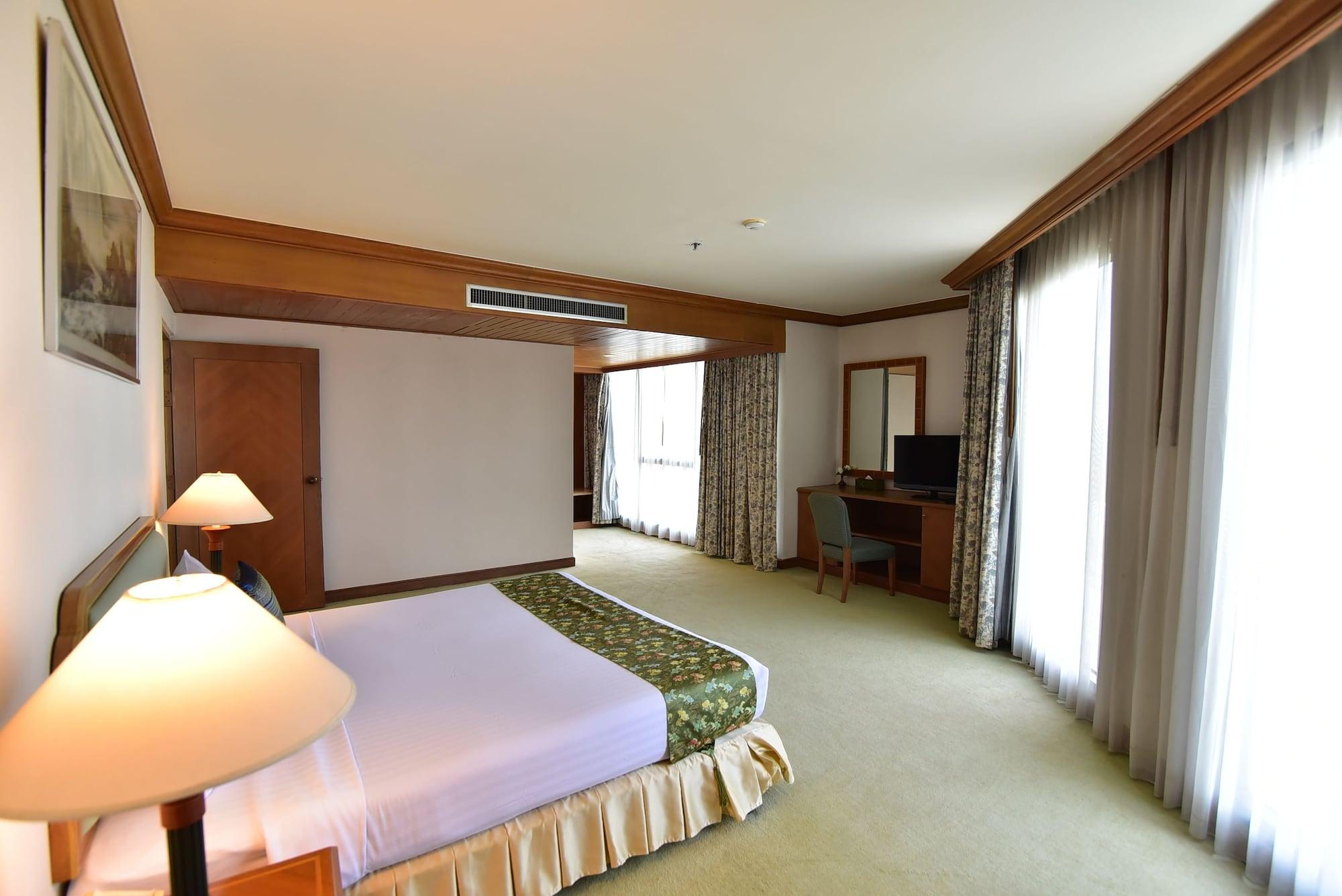 Thumrin Thana 4* Trang