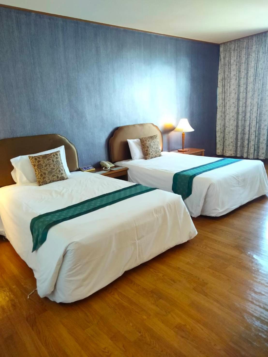 Thumrin Thana Hotel 4*
