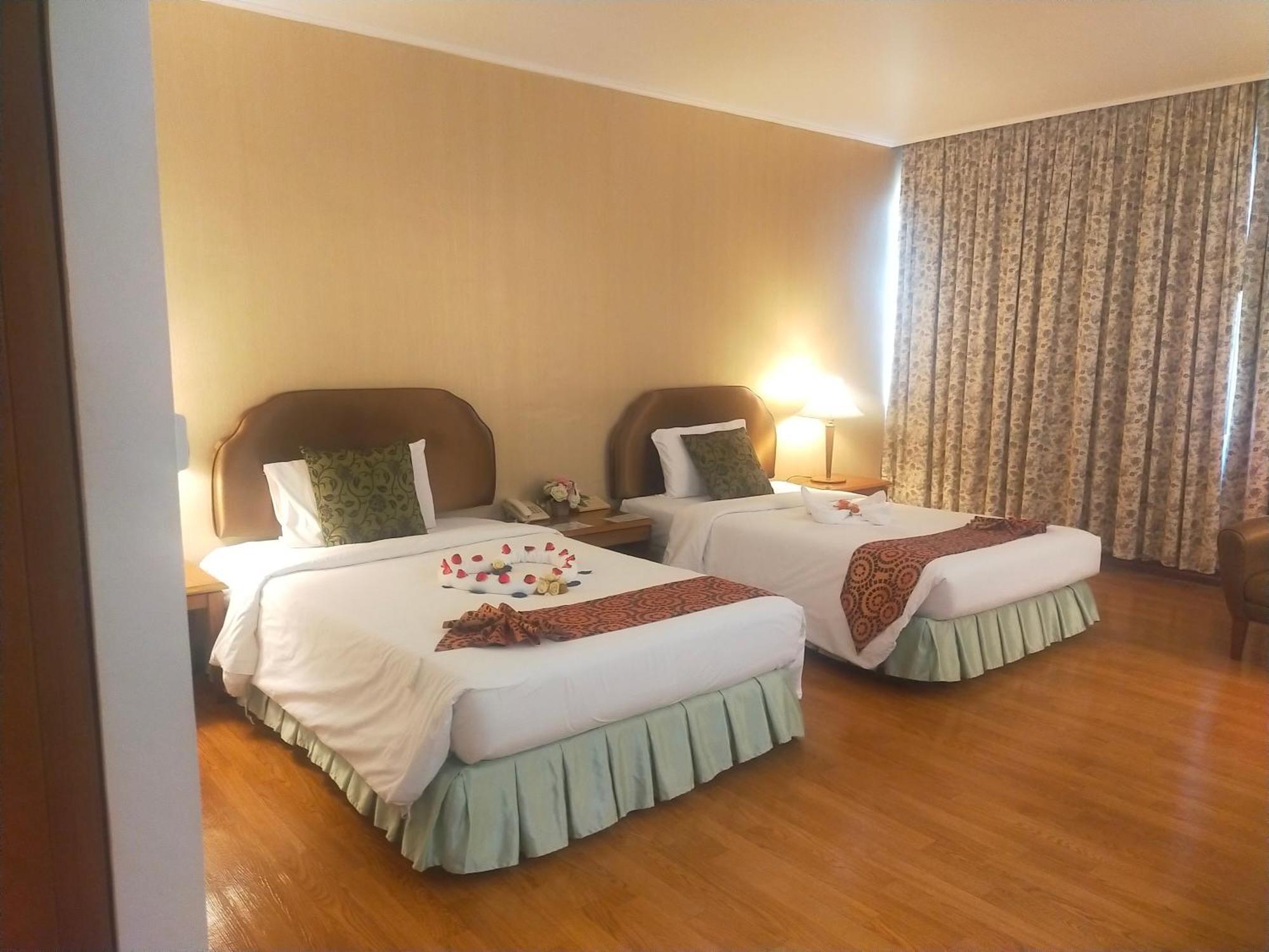 Thumrin Thana 4* Trang