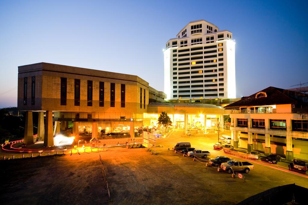 Thumrin Thana Hotel 4*