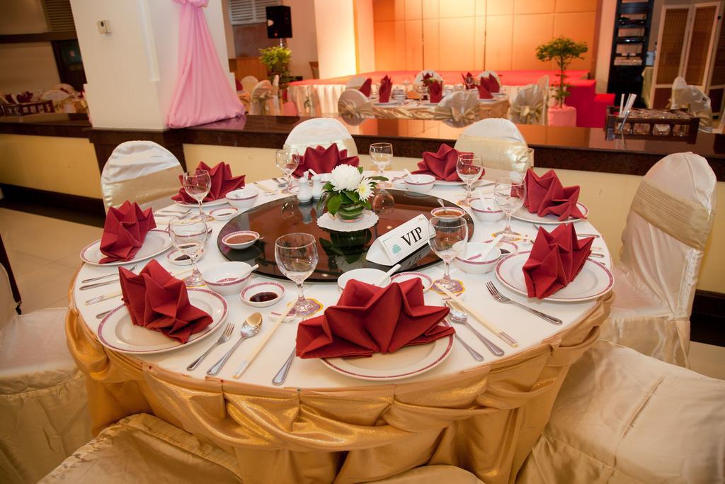 Thumrin Thana Hotel 4*